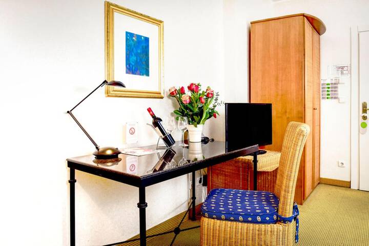 Room 8 of 23