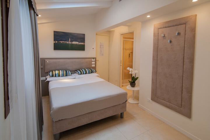 Room 16 of 51