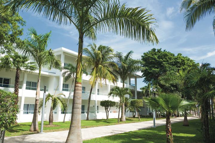 Hotel Exterior 85 of 88
