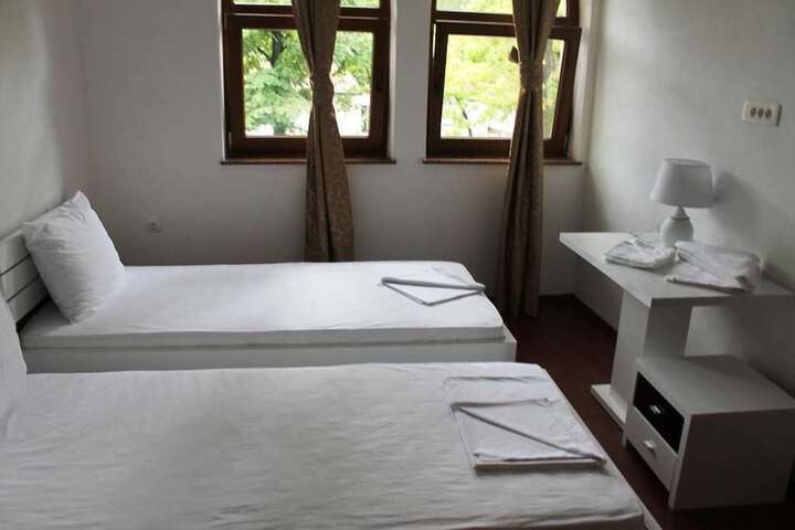 Room 10 of 50