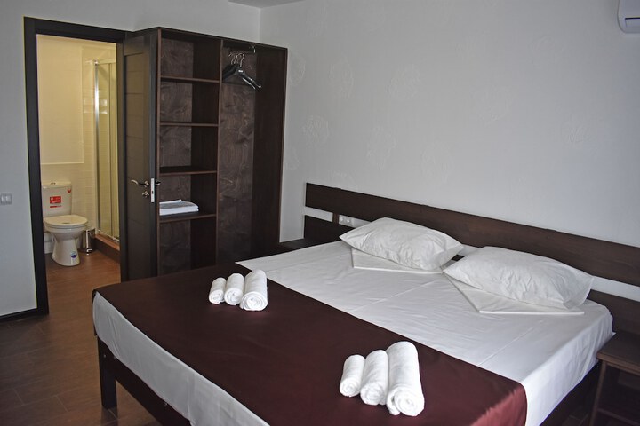 Room 3 of 47