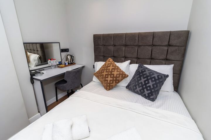 Room 28 of 42