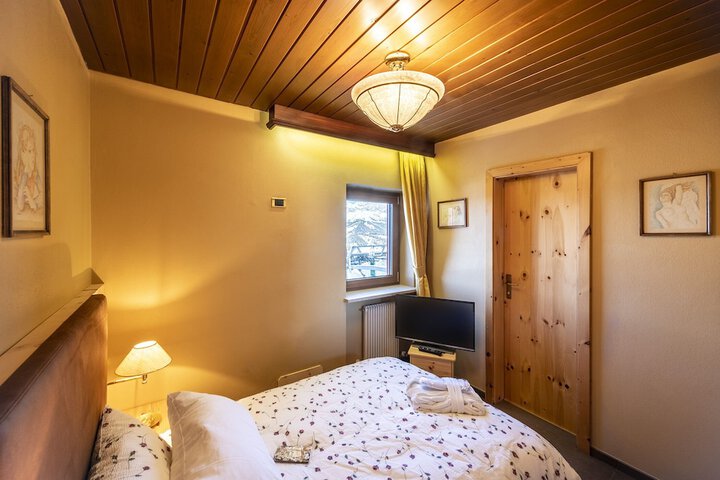 Room 9 of 52