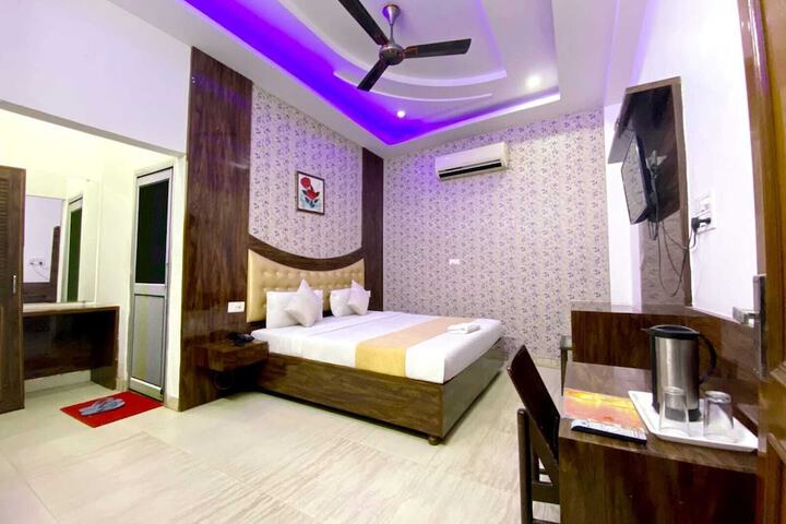 Room 9 of 17