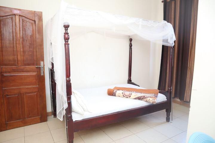 Room 9 of 24