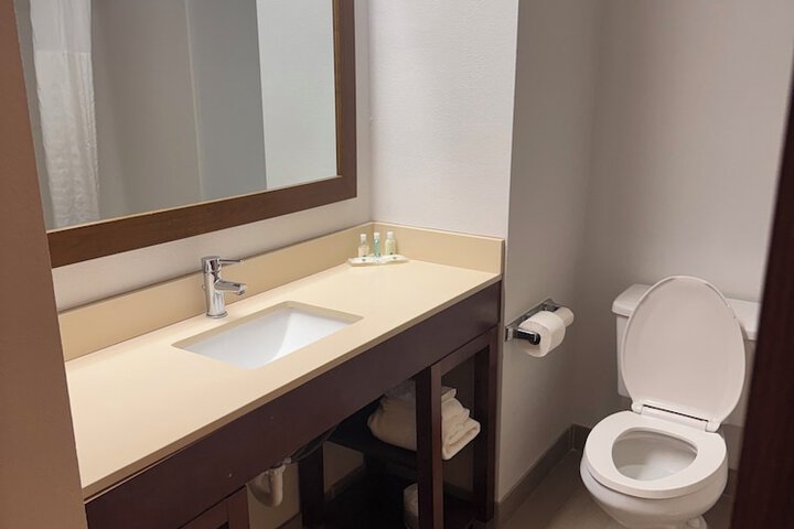 Room 8 of 10