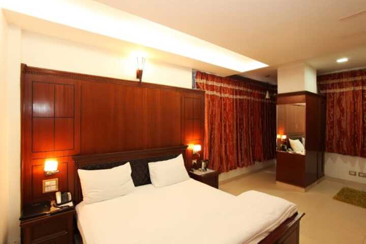 Room 9 of 10