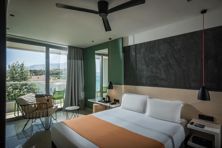 Room 32 of 121