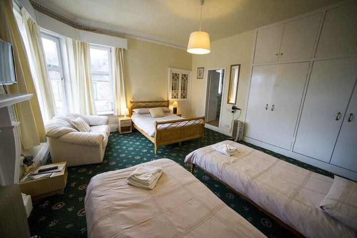 Room 9 of 40