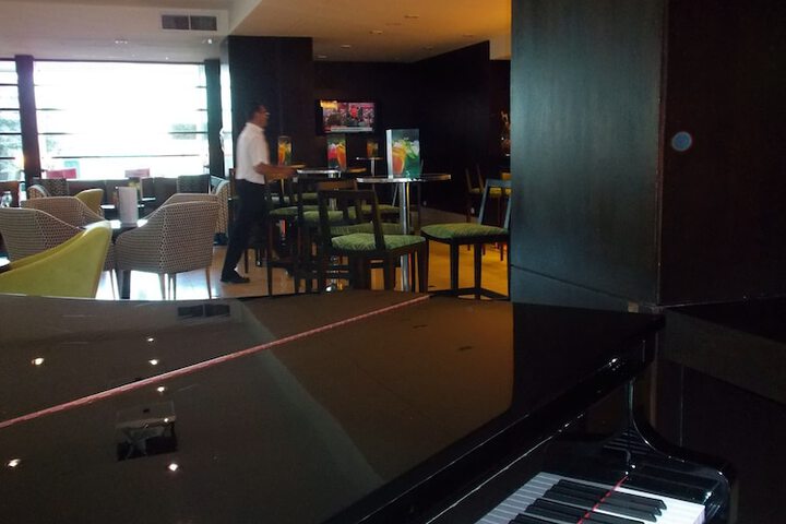 Lounge 90 of 126