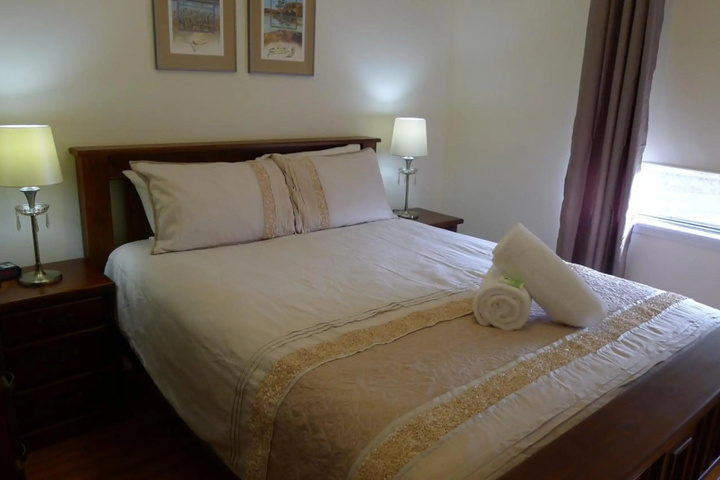 Room 6 of 11