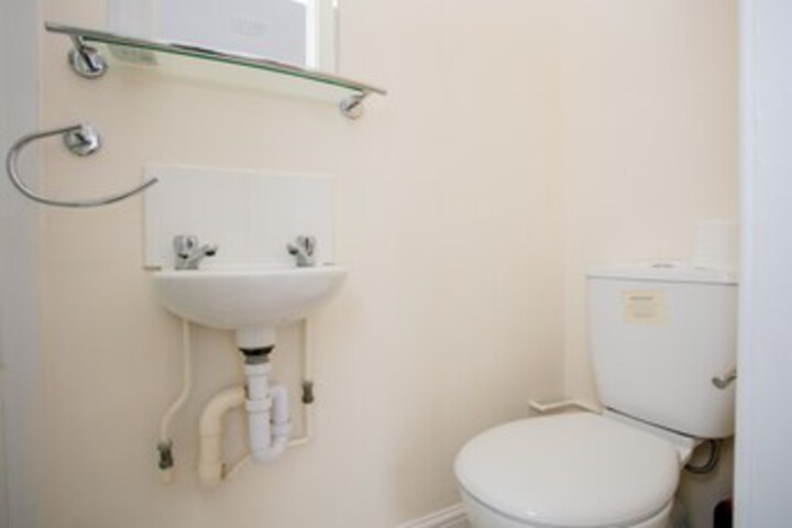 Room 4 of 17