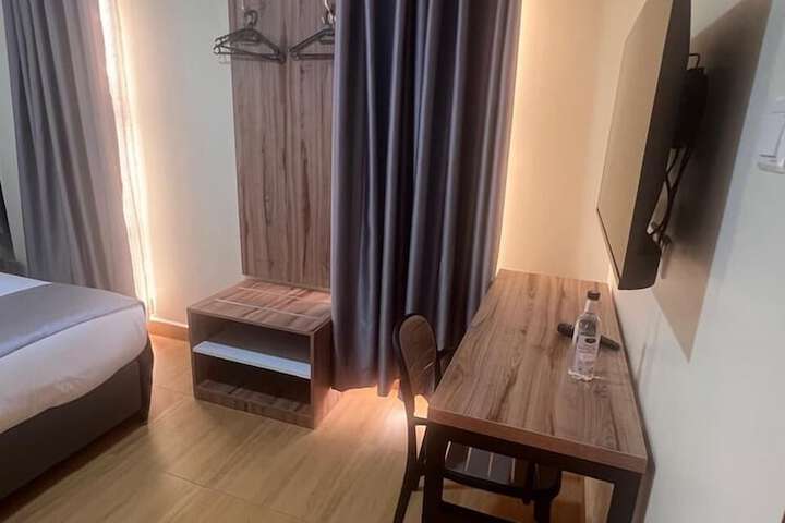 Room 9 of 21