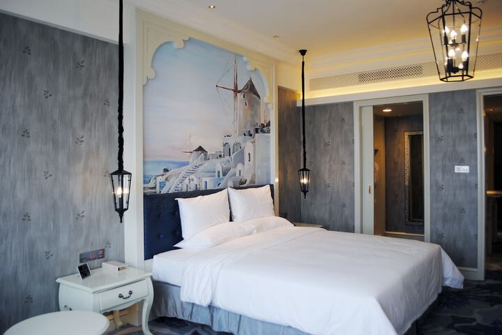 Room 4 of 17