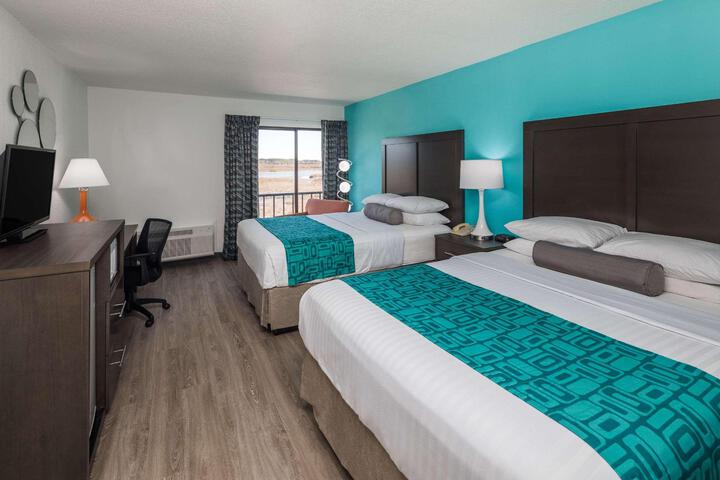 2 Queen Beds Marina View (10 of 10)