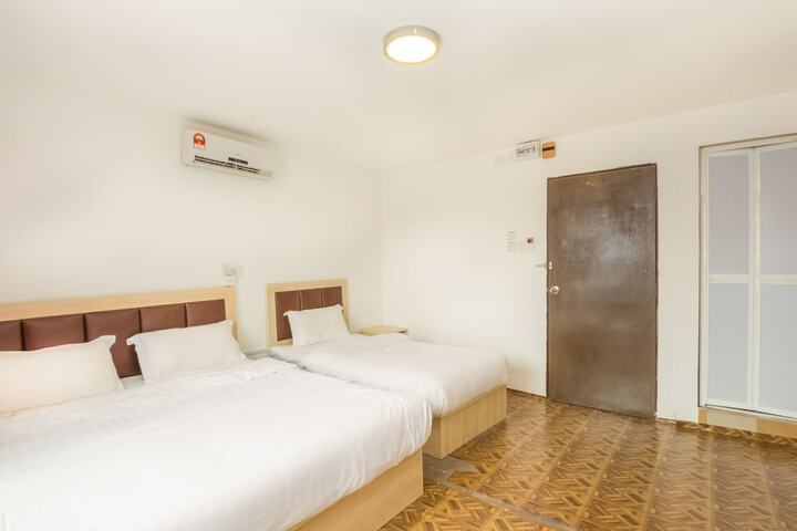 Room 11 of 19