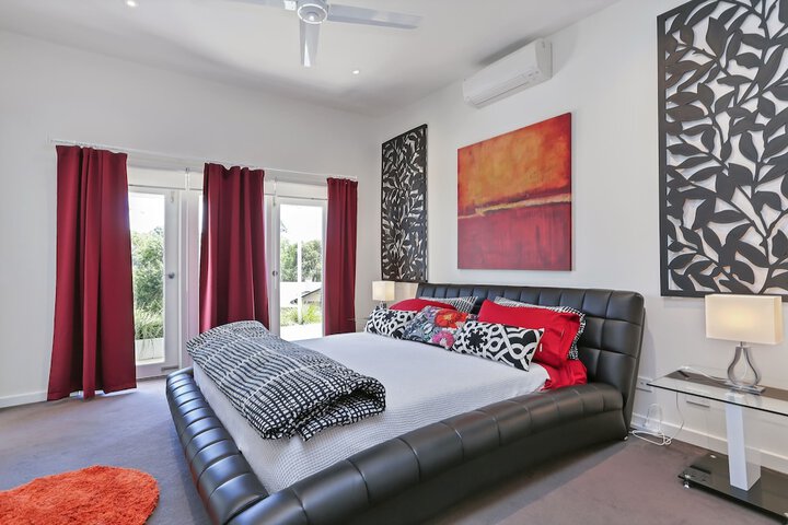 Room 5 of 28