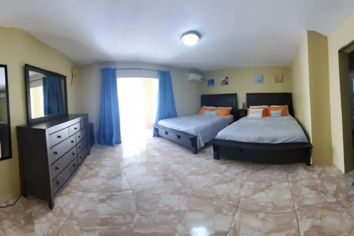 Room 8 of 9