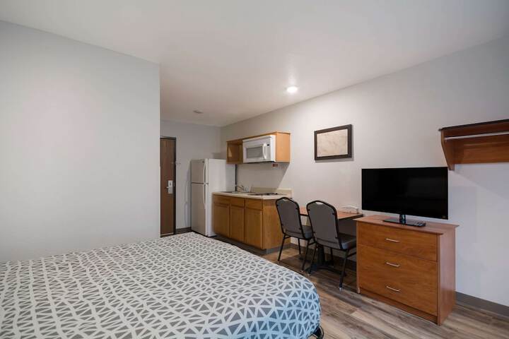 1 Queen Bed Suite (1 of 12)