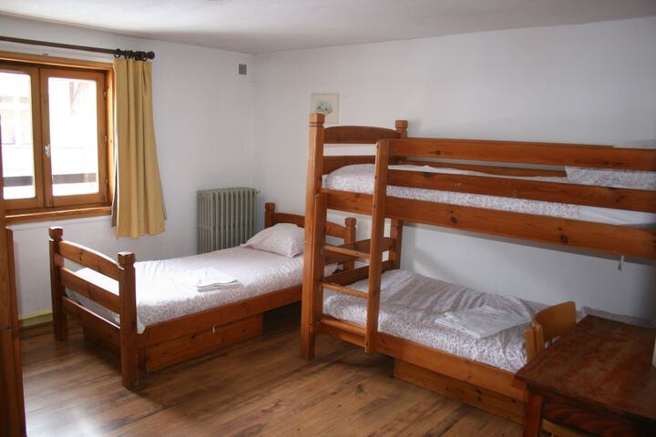 Room 10 of 27