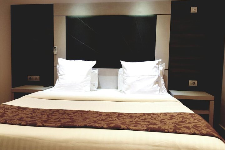 Room 12 of 37