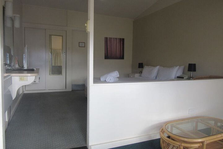 Room 5 of 89