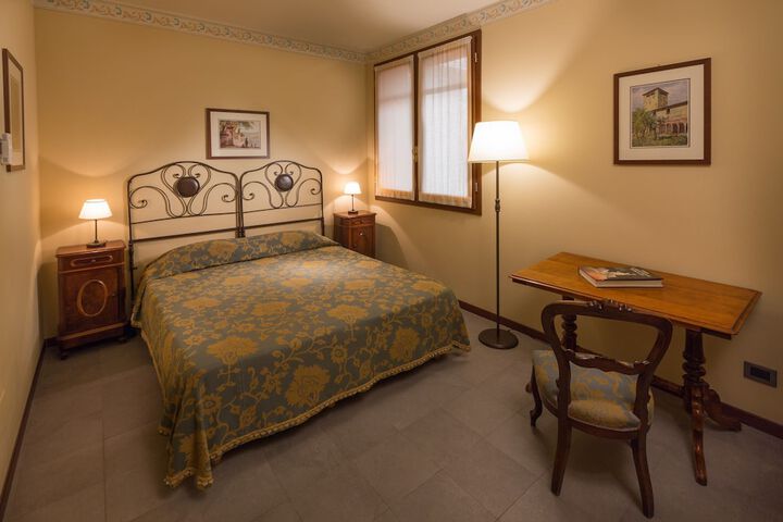 Room 4 of 34