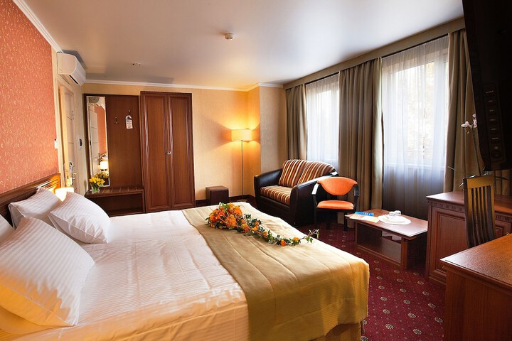 Room 8 of 36