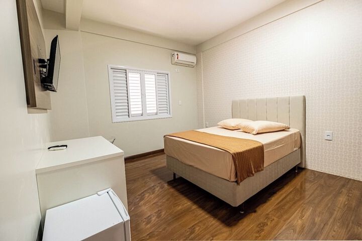 Room 3 of 9