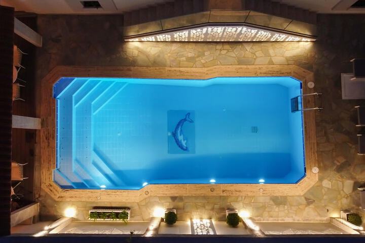 Pool 40 of 71