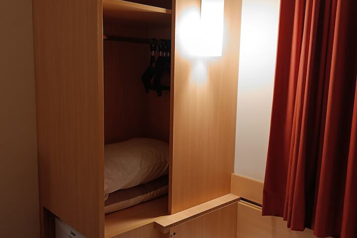 Room 7 of 65