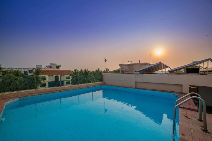 Pool Hotel