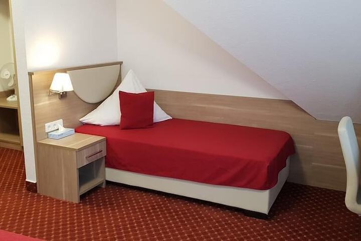 Room 6 of 31