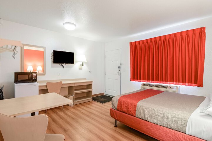 Room 9 of 29