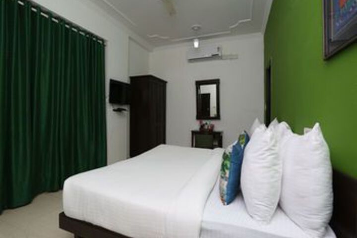Room 9 of 25