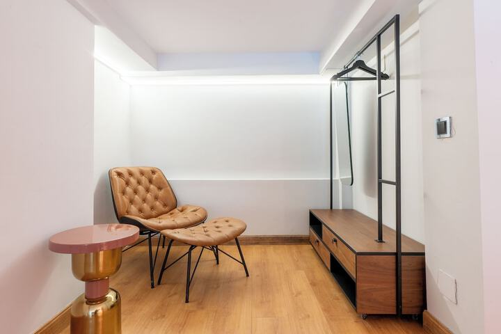 Room 10 of 62