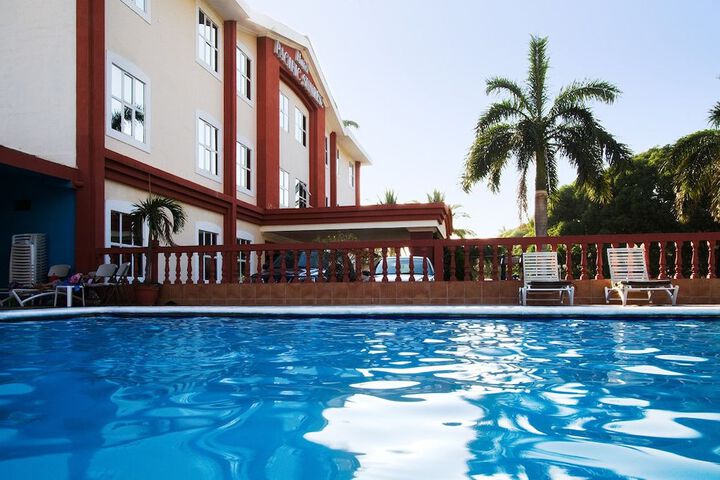 Hotel Pool
