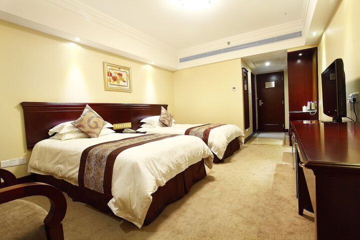 Room 9 of 36