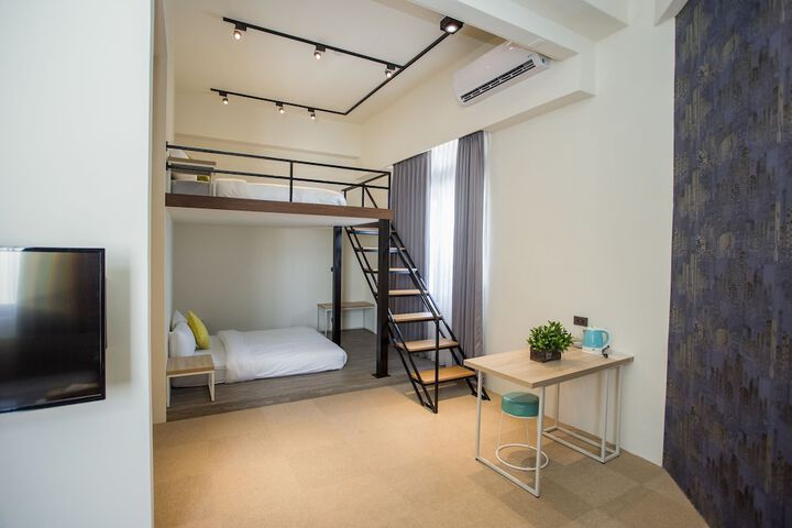 Room 106 of 177