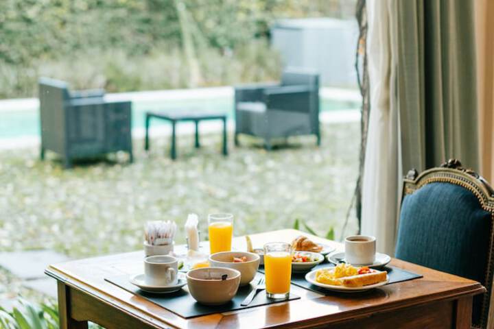 Breakfast/Coffee Service 64 of 104