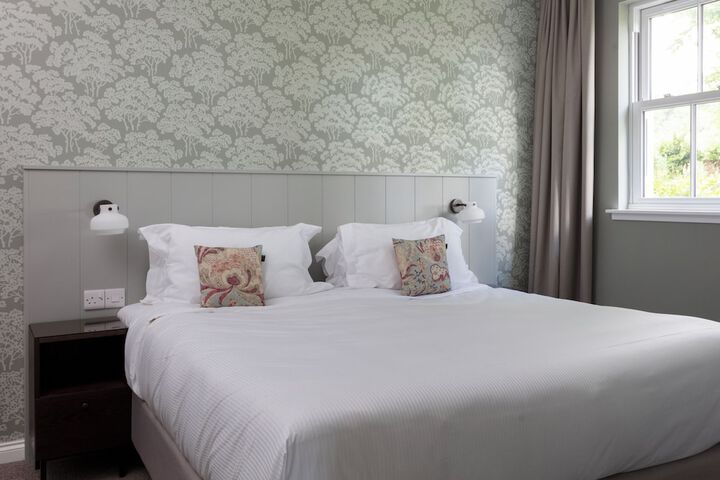 Room 2 of 76