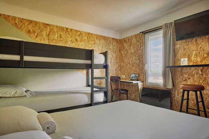 Room 14 of 30