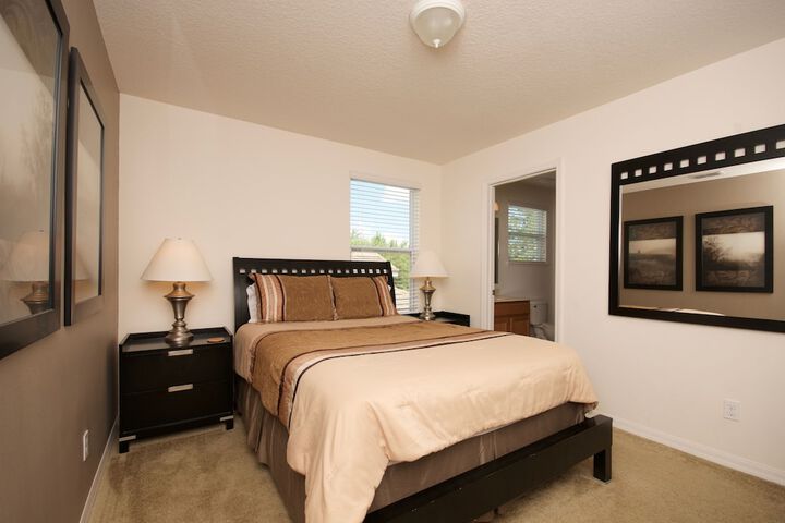 Room 8 of 28