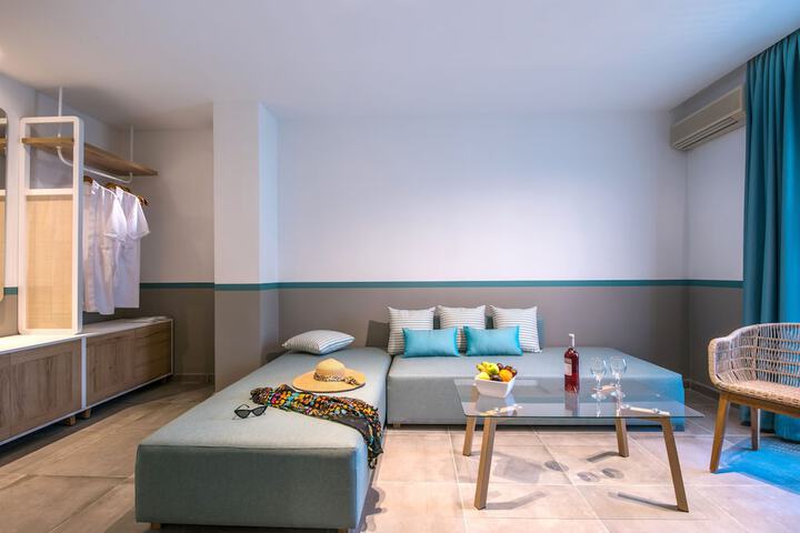 Room 10 of 32