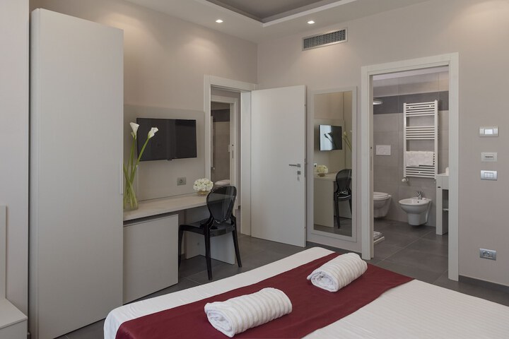 Room 7 of 90