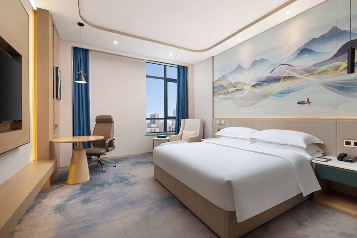 Room 6 of 18