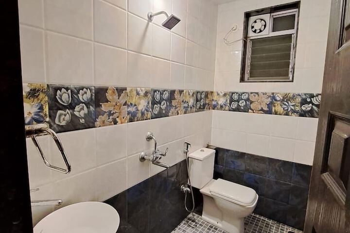Room 16 of 19