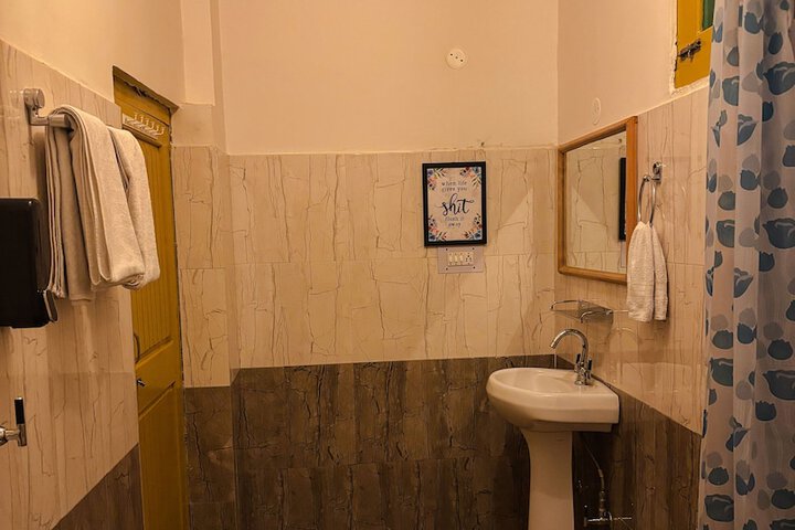 Room 12 of 34