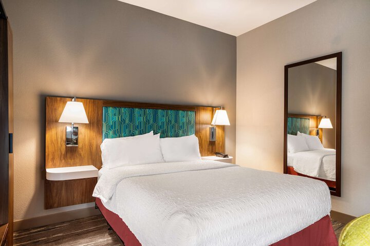 2 Queen Beds with Refrigerator, Microwave (11 of 14)