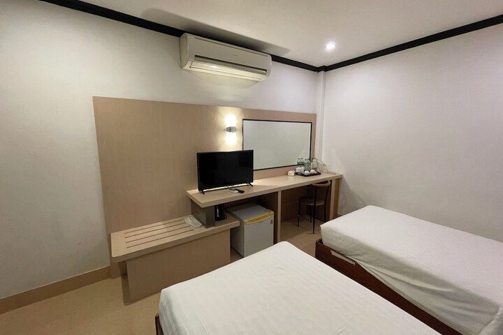 Room 35 of 73